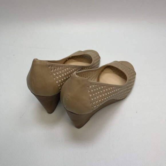 Franco Sarto Ginesa Tan Leather Peep Toe Heels Womens 8M Perforated Faux Leather - Picture 2 of 13